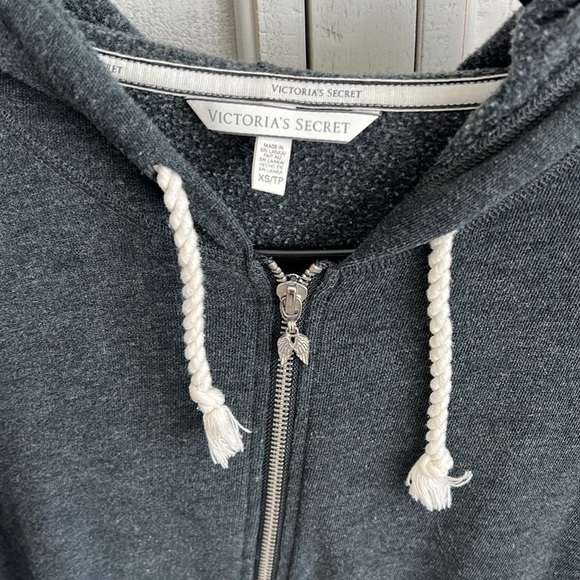 Zip up hoodie - Picture 4 of 5